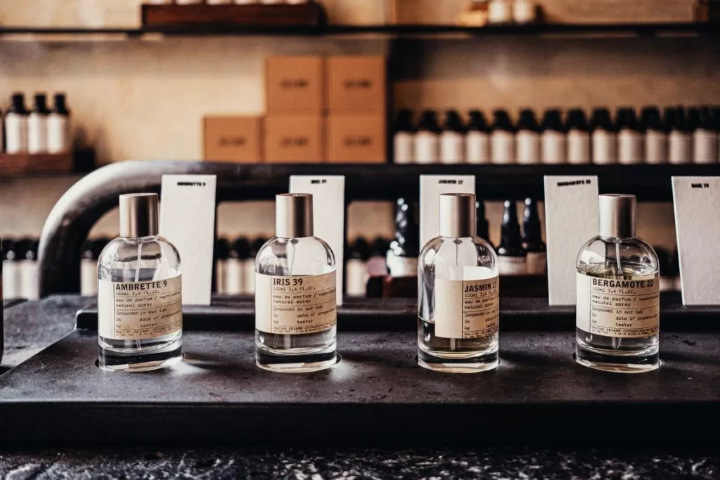 Các dòng nước hoa phổ biến với nồng độ khác nhau như Parfum, EDP và EDT